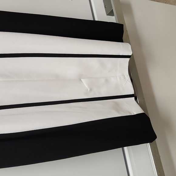 NWT Calvin Klein Black and White Dress - Size 4 - Picture 10 of 10